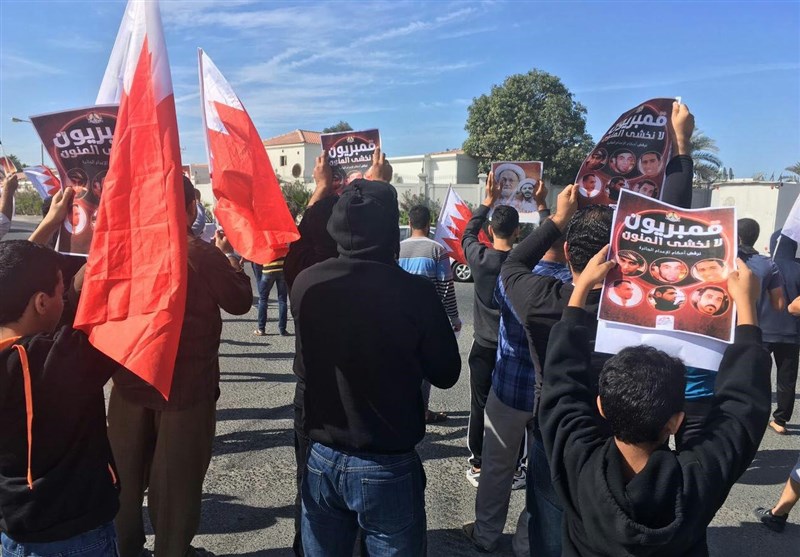 Manifestantes protestando contra las ejecuciones