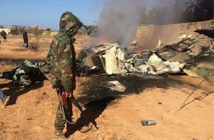 Un MiG-23 de las fuerzas leales a Haftar derribado en el este de Libia