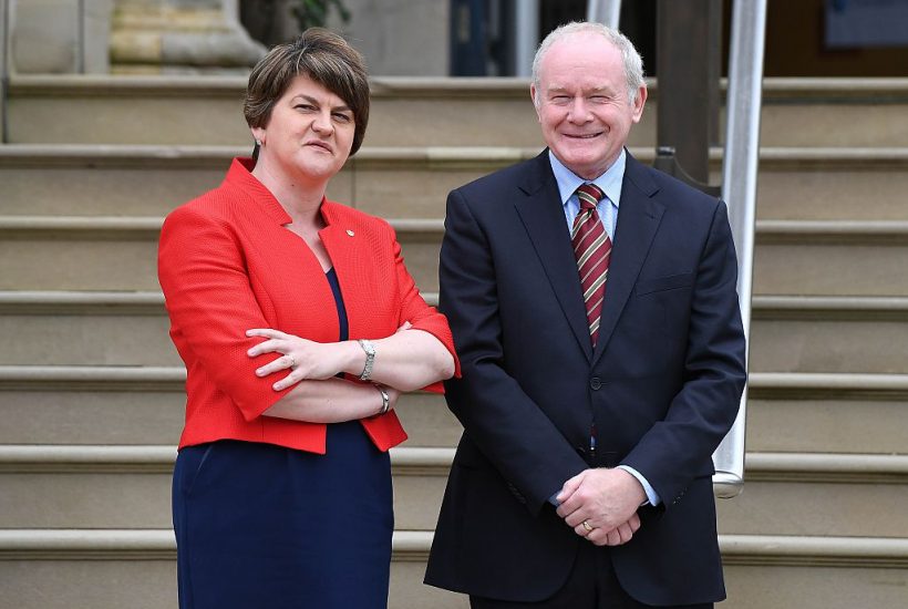 Arlene Foster-a la izquierda- y Martin Mcguiness