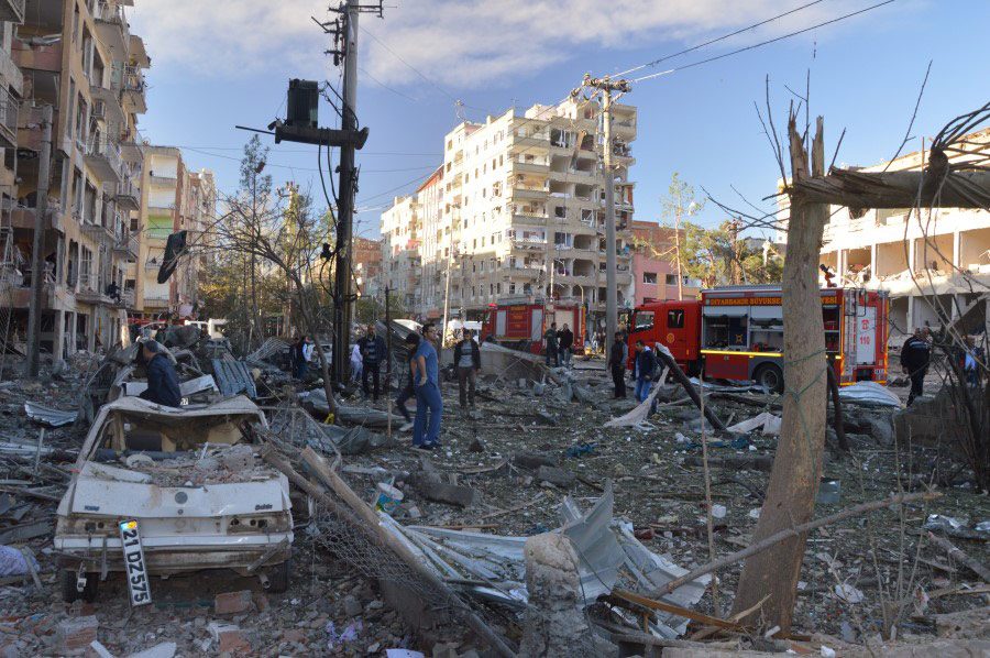 Cuatro policías muertos en atentado con bomba en el sureste de Turquía