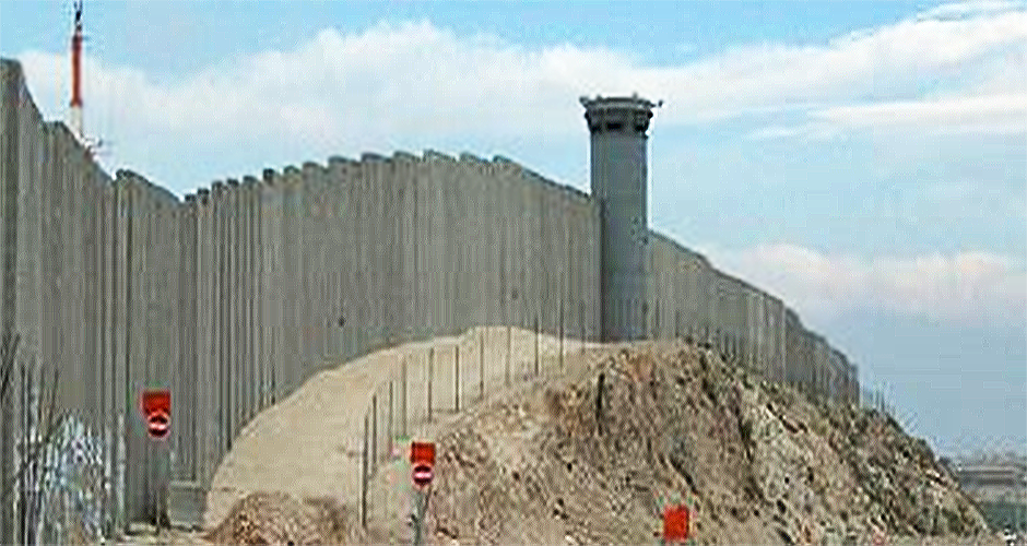 La pared que ya existe en algunos tramos de la frontera entre México y Estados Unidos