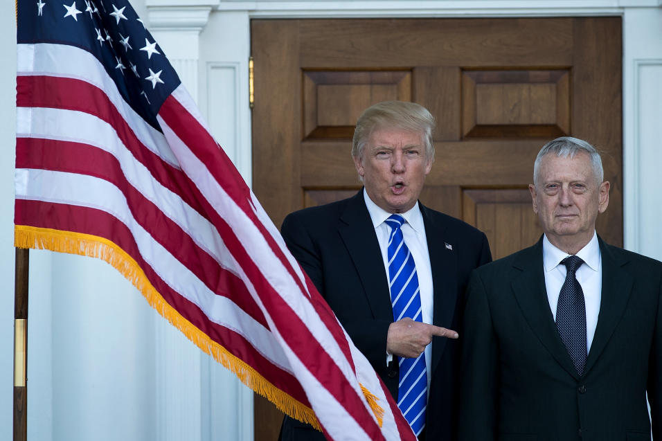 Trump-izquierda-y Tillerson