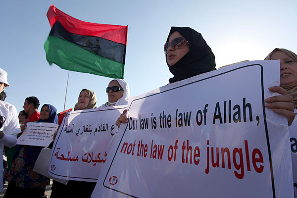 Manifestantes protestan en Bengasi-este de Libia-por el caos de las milicias armadas