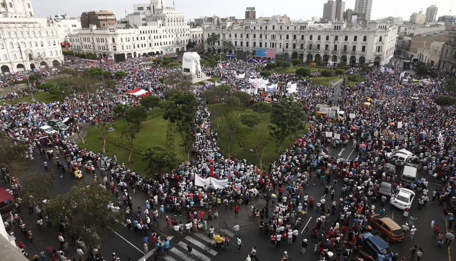 Masiva marcha contra "ideología de género" en Perú