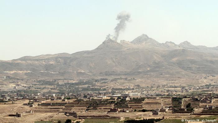 Bombardeo de la coalición árabe mata a 26 personas en Yemen