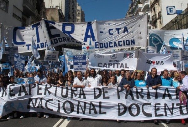 Manifestantes del sindicato de profesores