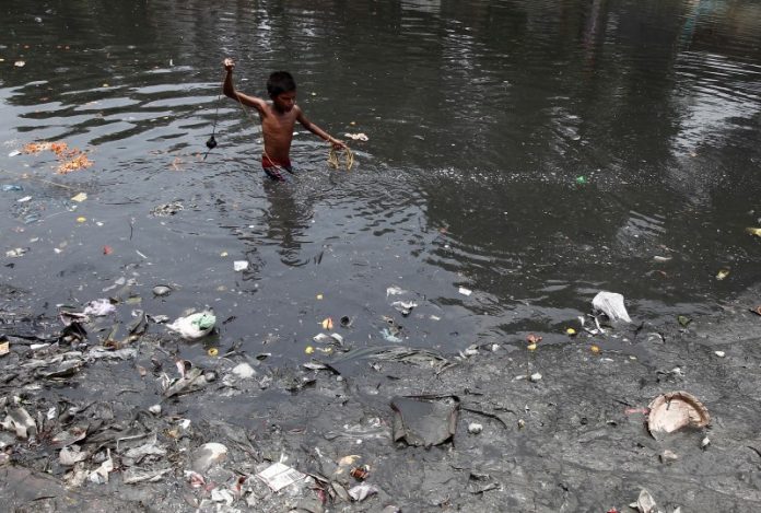 Unos 2.000 millones de personas utilizan agua potable con materias fecales