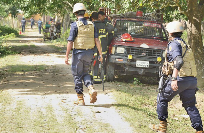 Cuatro yihadistas se hacen estallar en Bangladés