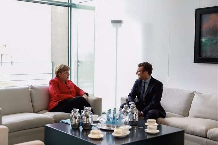 Merkel-a la izquierda-y Macron