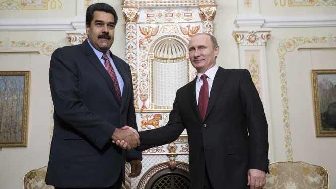 Maduro-a la izquierda-y Putin