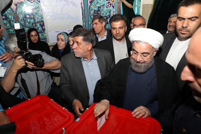 Rohani votando