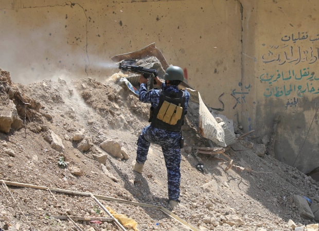 Un soldado iraquí en Mosul