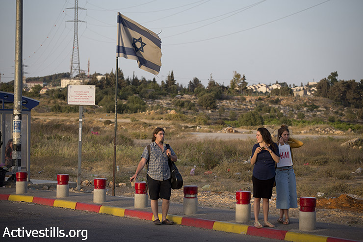 Israelíes haciendo autoestop en Gush Etzion