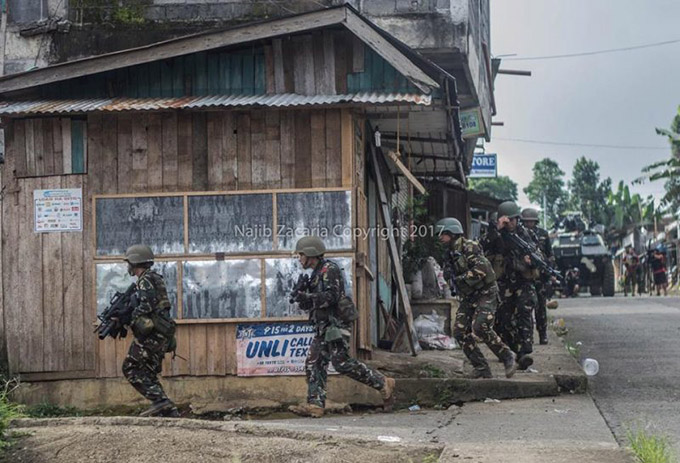 Soldados filipinos en Marawi