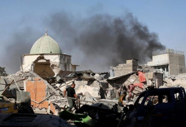 En Mosul, las balas silban en torno a la mezquita de Al Nuri