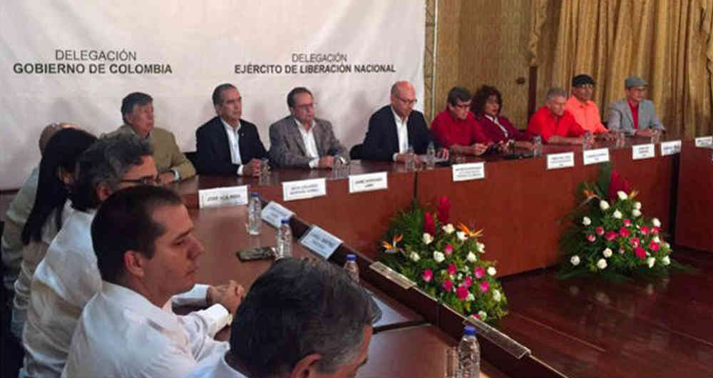 Los delegados del gobierno y del ELN en Ecuador