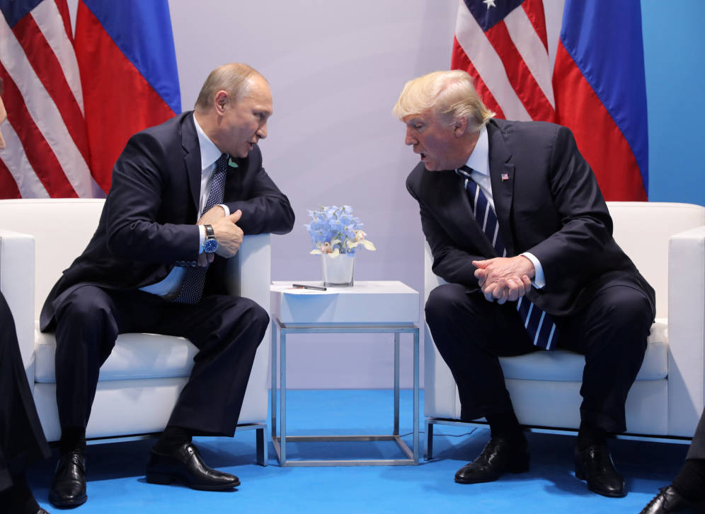 Putin-a la izquierda-y Trump.