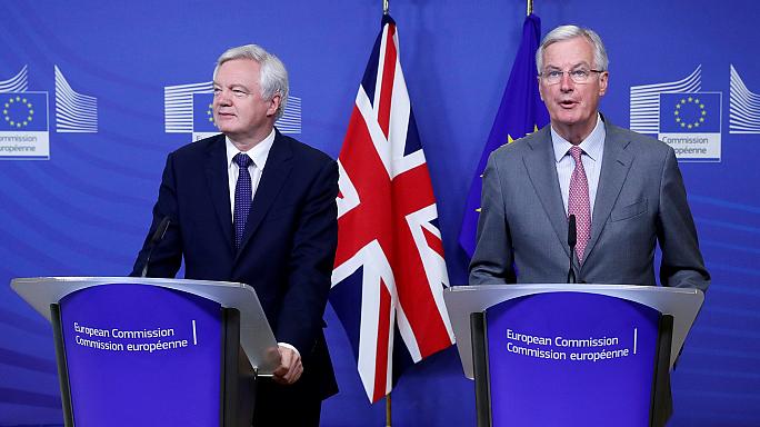 David Davis-a la izquierda-y Michel Barnier