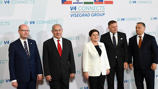 Netanyahu con los presidentes de Hungría, Polonia, República checa y Eslovaquia.