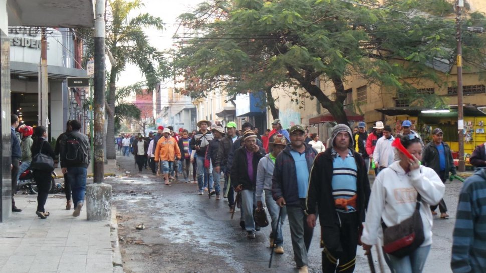 Campesinos marchando en Asunción