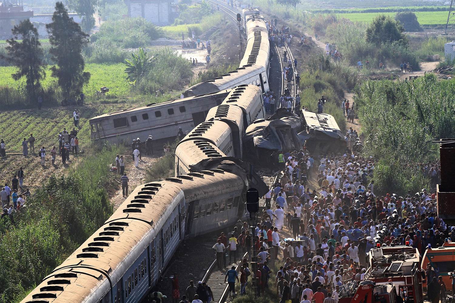 Aumenta a 49 cifra de muertos en accidente de tren en Egipto