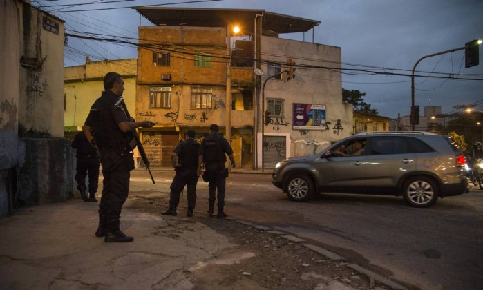 Policías en la favela de Jacarezinho