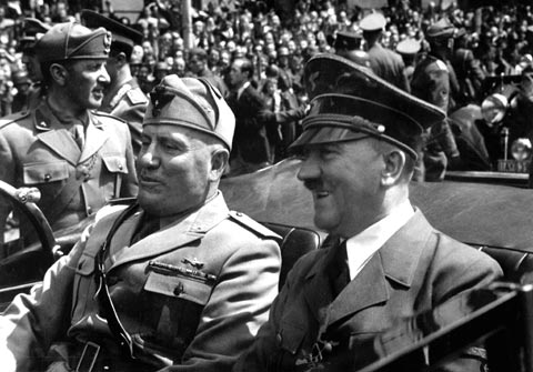 Mussolini-a la izquierda-y Hitler