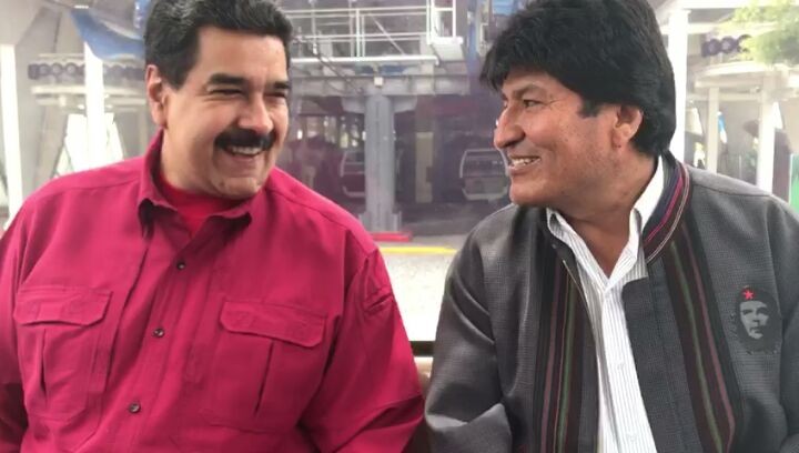 Nicolás Maduro-a la izquierda-y Evo Morales