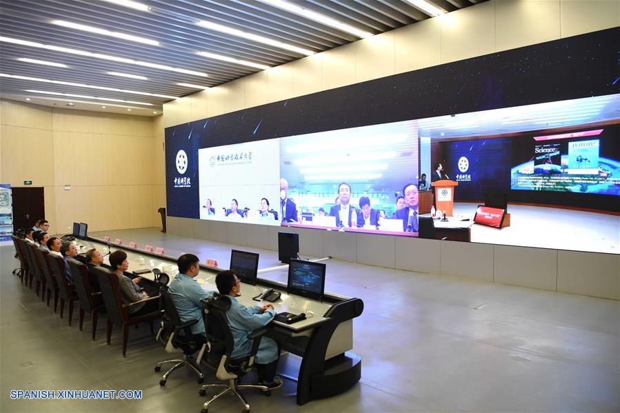 Empleados asisten a la ceremonia de inauguración de la línea principal Jing-Hu (Beijing-Shanghai) Empleados asisten a la ceremonia de inauguración de la línea principal Jing-Hu (Beijing-Shanghai)