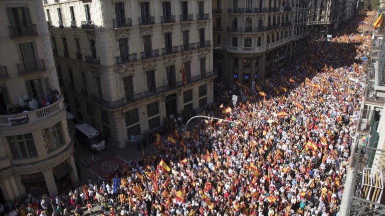 Manifestantes a favor de la unidad de España en Barcelona.