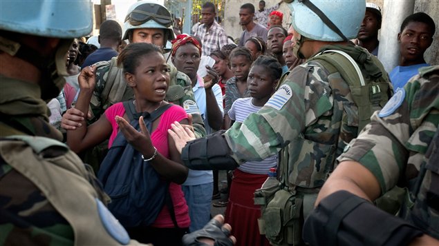 Cascos azules uruguayos y haitianos.