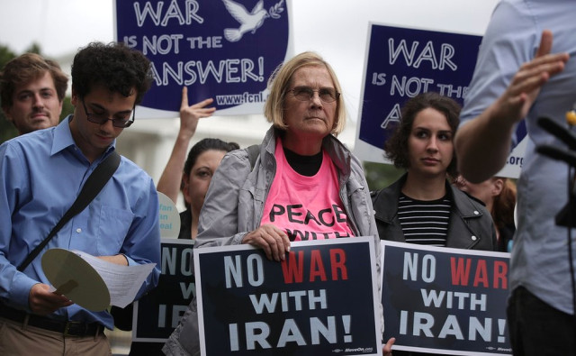 Manifestantes piden que no haya una guerra contra Irán