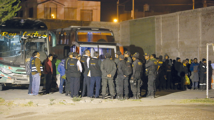 Policías en Arequipa. Policías en Arequipa.