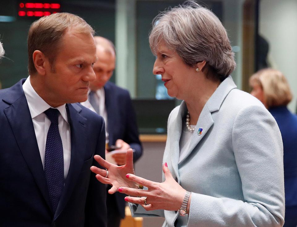 Donald Tusk y Theresa May