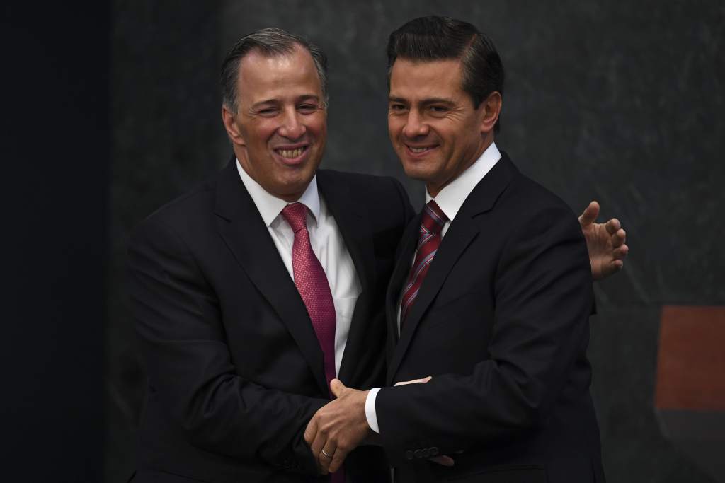 Meade-a la izquierda-y Peña Nieto