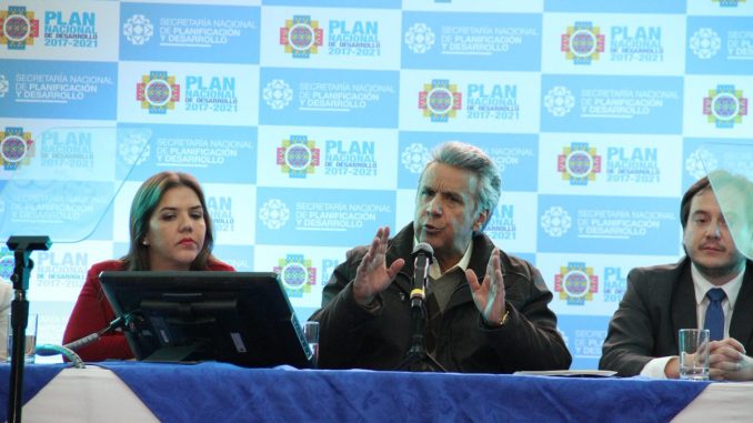 Lenin Moreno, en el centro.