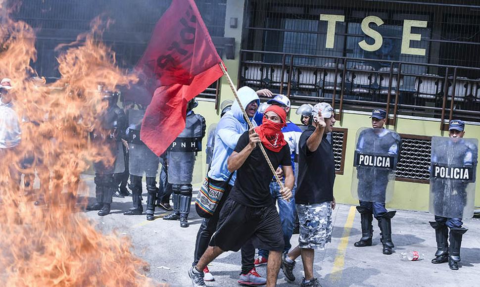 Manifestantes opositores en Tegucigalpa