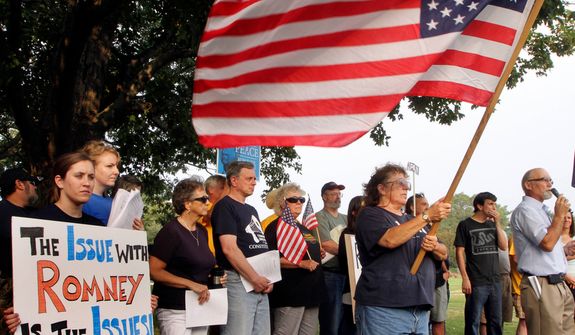 Manifestantes cristianos protestan contra Romney en septiembre pasado.