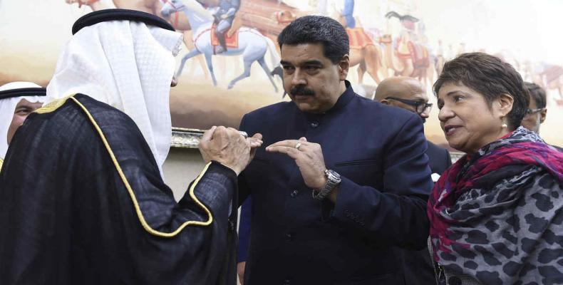 Nicolás Maduro en la cumbre de la Organización de la Cooperación Islámica en Estambul.