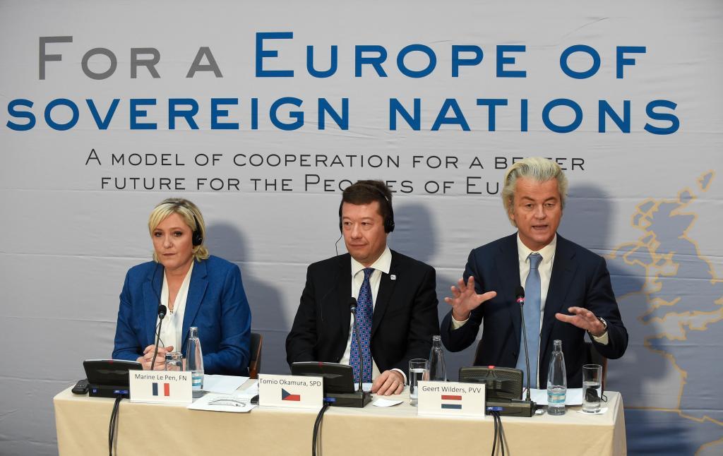 De izquierda a derecha Le Pen, Okamura y Wilders De izquierda a derecha Le Pen, Okamura y Wilders