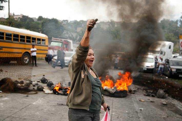 Manifestantes protestando contra el fraude electoral