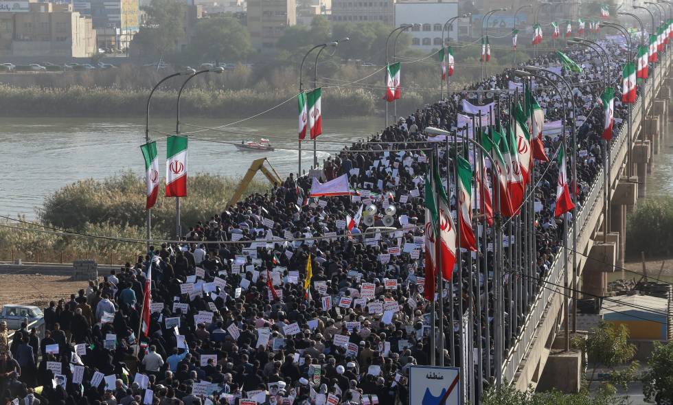 Manifestantes a favor de la república islámica en Irán