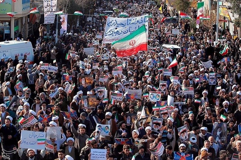 Manifestantes a favor de la república islámica en Irán