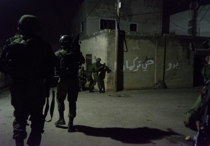 Soldados israelíes en una operación fallida en Yenín anoche