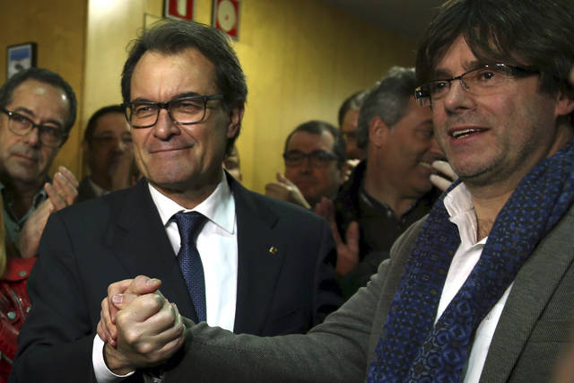 Artur Mas-a la izquierda-y Carles Puigdemont