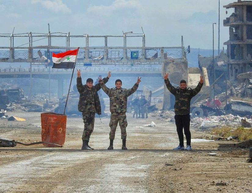 Soldados sirios celebran la victoria en Duma y en toda la Guta Oriental de Damasco.