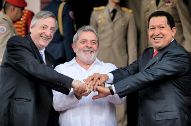 De izquierda a derecha, Nestor Kirchner, Lula Da Silva y Hugo Chávez.