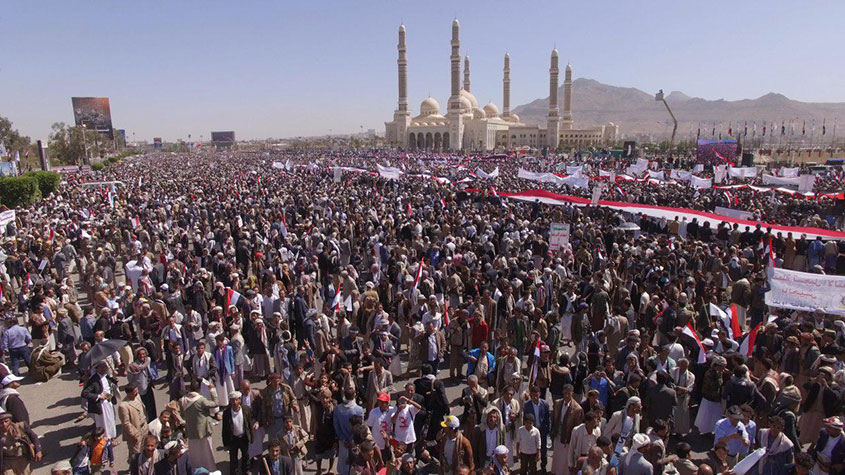 Cientos de miles de yemeníes se manifiestan en Saná en el funeral y homenaje a Saleh As Simad