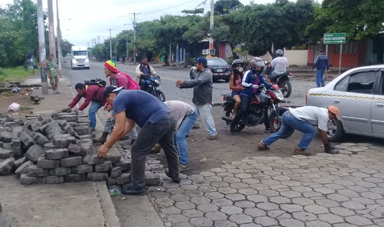 Policia desaloja a balazos barricadas en capital de Nicaragua
