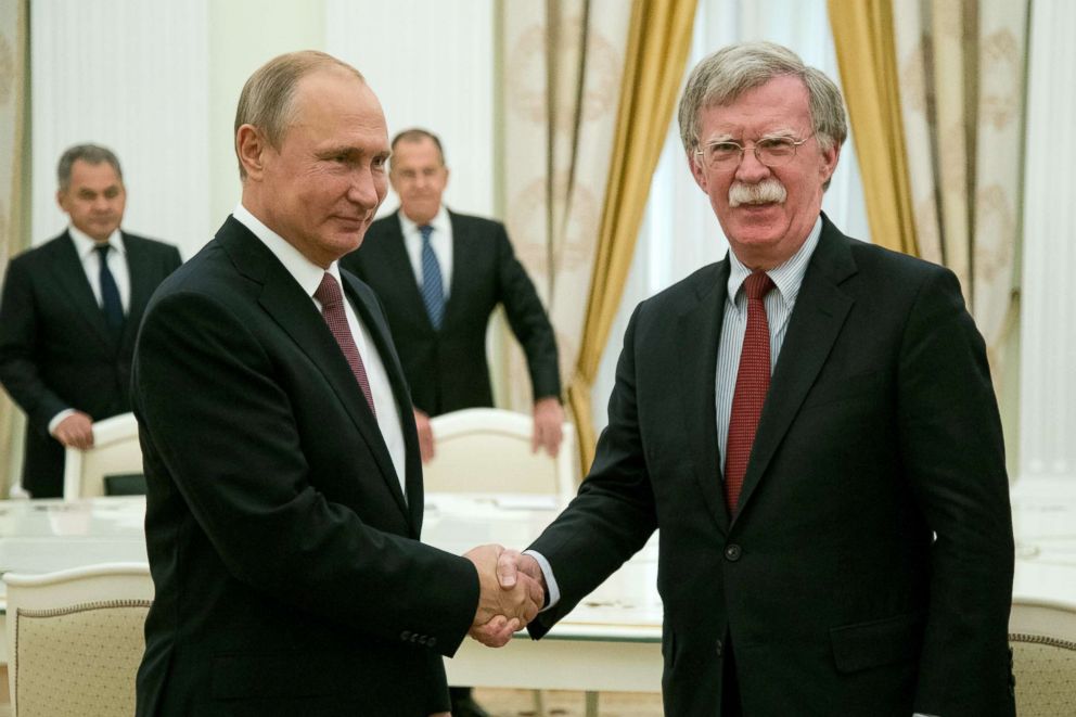 Putin-a la izquierda-y Bolton